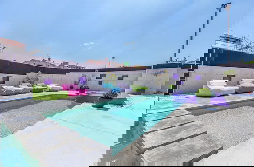 Foto 17 - Modern Holiday Home With Pool and Bubble Bath