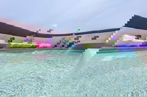 Foto 18 - Modern Holiday Home With Pool and Bubble Bath