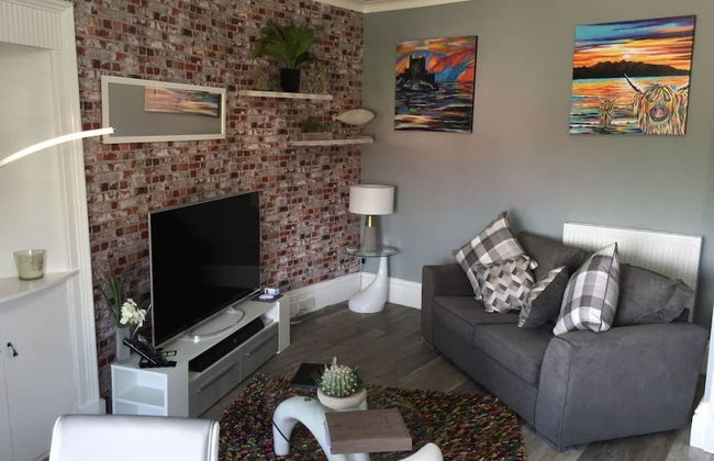Lovely 2- Bed Apartment in Hawick - Photo 6