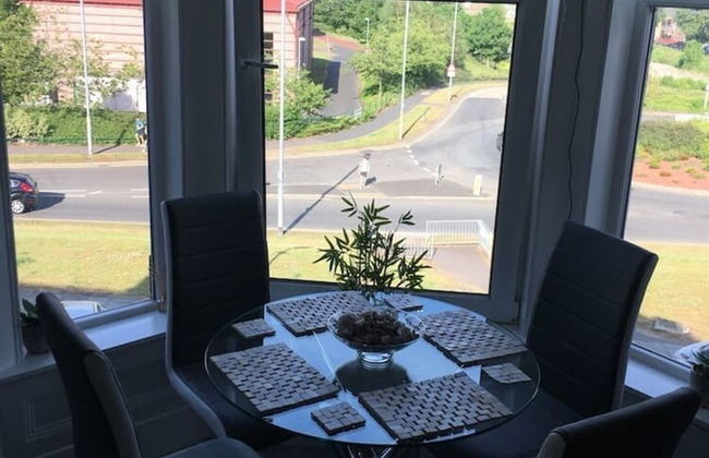 Lovely 2- Bed Apartment in Hawick - Photo 8
