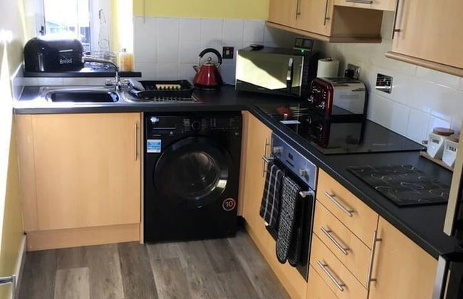 Lovely 2- Bed Apartment in Hawick - Photo 7