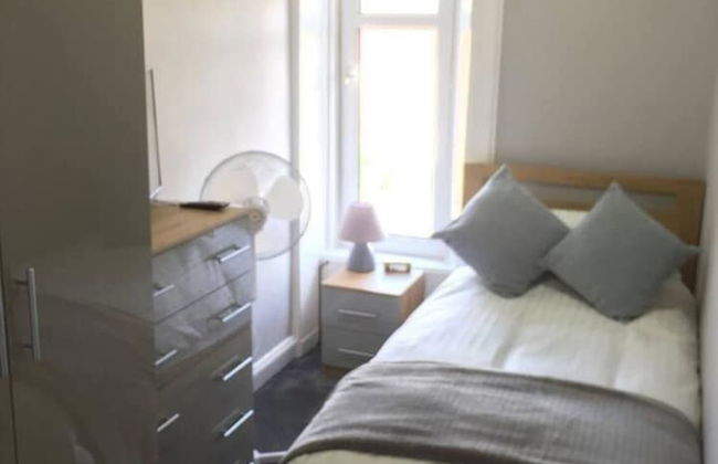 Lovely 2- Bed Apartment in Hawick - Photo 2
