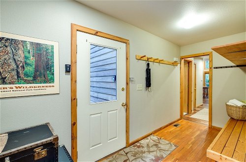 Photo 2 - Mt Baker Lodging Cabin 40 - HOT TUB, PETS, SLEEPS 8! by MBL