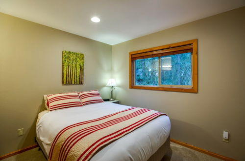 Photo 4 - Mt Baker Lodging Cabin 40 - HOT TUB, PETS, SLEEPS 8! by MBL