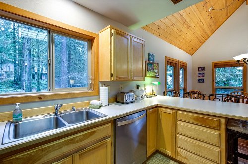 Photo 7 - Mt Baker Lodging Cabin 40 - HOT TUB, PETS, SLEEPS 8! by MBL