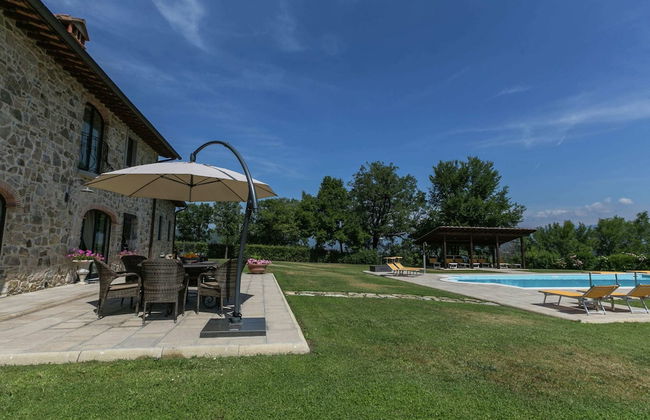 Luxury Villas in Poppi With Heated Pool - Photo 25