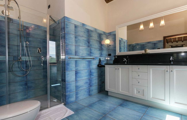Luxury Villas in Poppi With Heated Pool - Photo 15