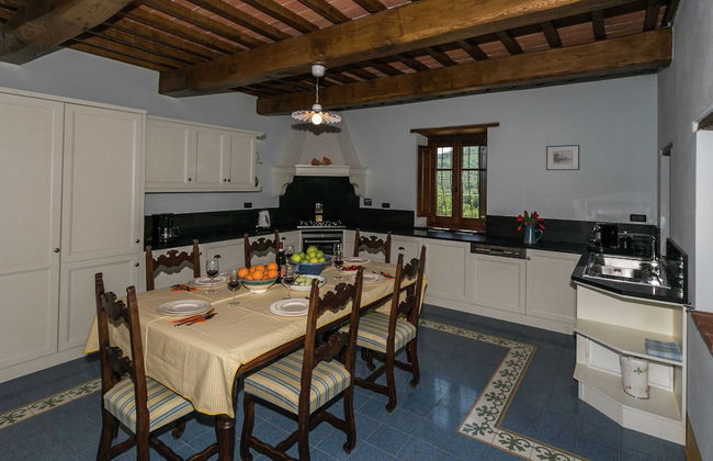 Luxury Villas in Poppi With Heated Pool - Photo 30