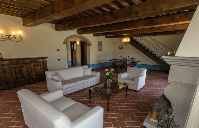 Luxury Villas in Poppi With Heated Pool - Photo 11