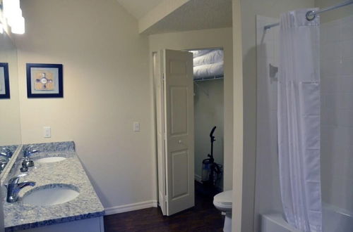 Photo 4 - November Special at LV 3 Beds 2 Baths Id:61209