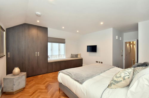 Foto 6 - Stunning Mayfair 3 Bed 8 Million Air Conditioned