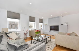 Photo 3 - Stunning Mayfair 3 Bed 8 Million Air Conditioned