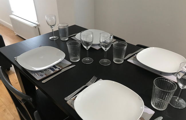 1 Bed Flat Sleeps 4, Free Parking, Balcony - Foto 7