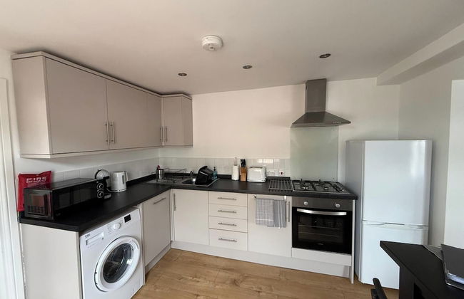 1 Bed Flat Sleeps 4, Free Parking, Balcony - Foto 10