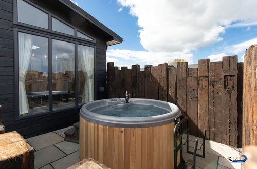 Photo 24 - Trevelyn Lodge - Luxury Lodge Hot Tub Close to Beach