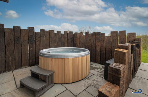 Photo 14 - Trevelyn Lodge - Luxury Lodge Hot Tub Close to Beach