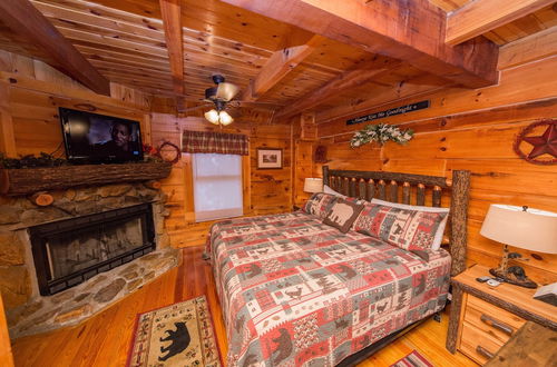 Photo 2 - Secluded Escape - One Bedroom Cabin