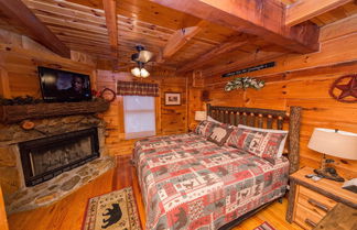 Photo 2 - Secluded Escape - One Bedroom Cabin