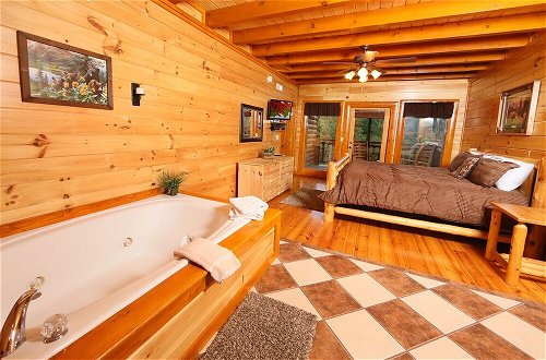 Foto 21 - Mountain Movie Inn - Six Bedroom Cabin