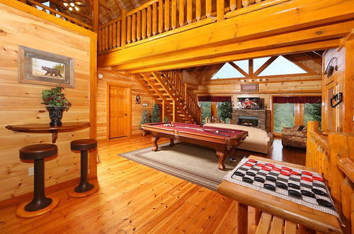 Photo 7 - Mountain Movie Inn - Six Bedroom Cabin