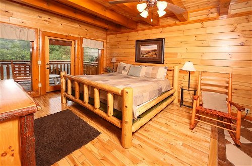 Foto 6 - Mountain Movie Inn - Six Bedroom Cabin