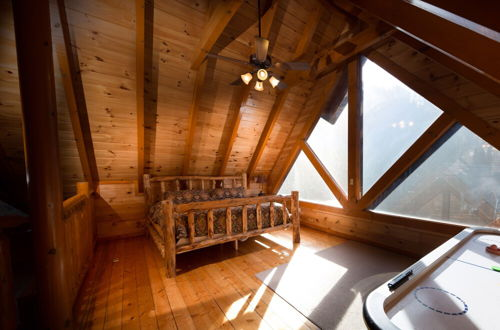 Foto 9 - Mountain Movie Inn - Six Bedroom Cabin