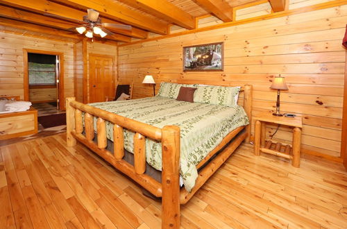 Photo 5 - Mountain Movie Inn - Six Bedroom Cabin