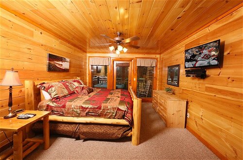 Foto 8 - Mountain Movie Inn - Six Bedroom Cabin