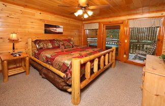 Photo 3 - Mountain Movie Inn - Six Bedroom Cabin