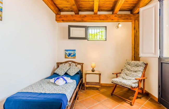 Charming Villa With Pool and Panoramic Surroundings - Foto 10