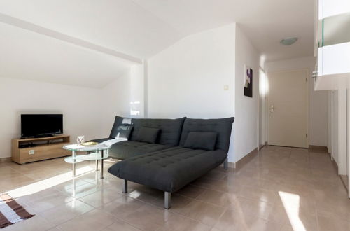 Foto 6 - Luxurious Apartment in Sveti Vid-miholjice With Terrace