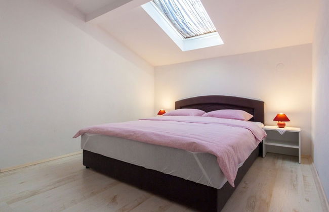 Apartment in Sveti Vid Near the Adriatic - Photo 2