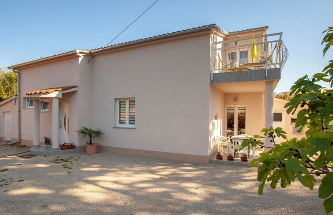 Apartment in Sveti Vid Near the Adriatic - Photo 1