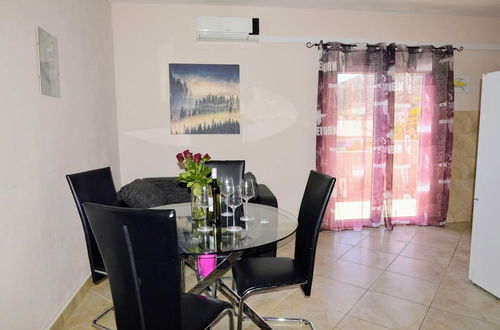 Photo 10 - Lovely 2-bed Apartment in Vinisce, Close to Beach