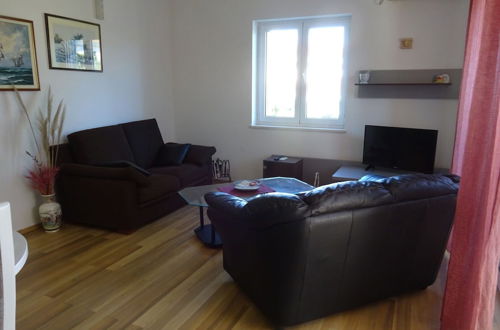 Photo 5 - Large Apartment in Malinska near Sea