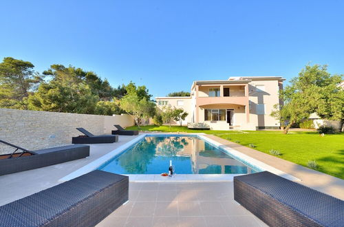 Photo 6 - Villa Fresia in Vir With 4 Bedrooms and 2 Bathrooms