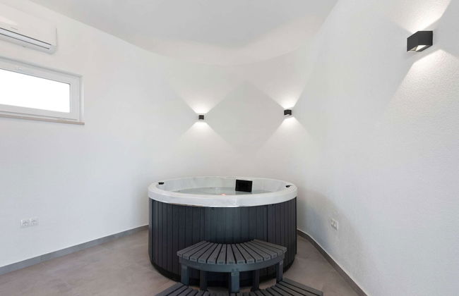 Holiday Home on Vir With Pool & Wellness - Foto 17
