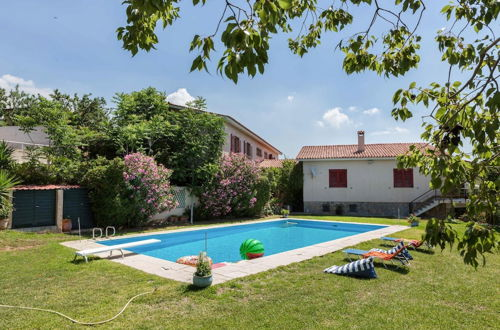 Foto 28 - Dream Holidays in a Luxurious Garden Pool Villa
