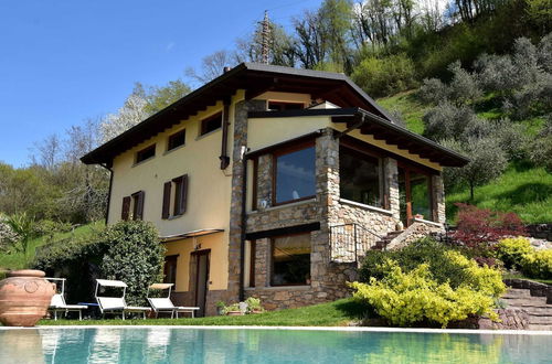 Photo 1 - Flat in Villa With Pool and Lake View