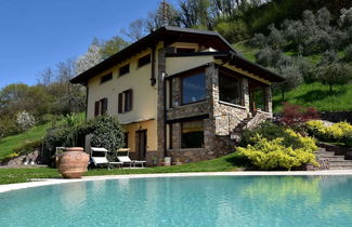 Photo 1 - Flat in Villa With Pool and Lake View