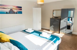 Photo 2 - Comfy, 2 Bed House, Sleeps 6 with Garden and Free Parking in Cheltenham