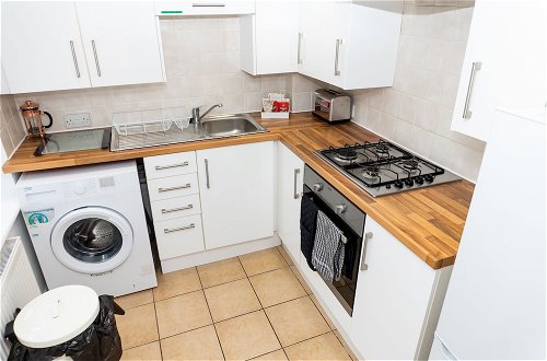 Foto 9 - Comfy, 2 Bed House, Sleeps 6 with Garden and Free Parking in Cheltenham