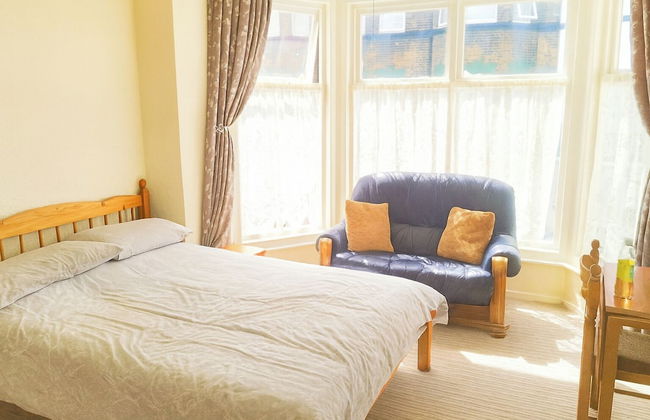 Apsley 4 Sleeps 2 With Free Wi-fi - Photo 1