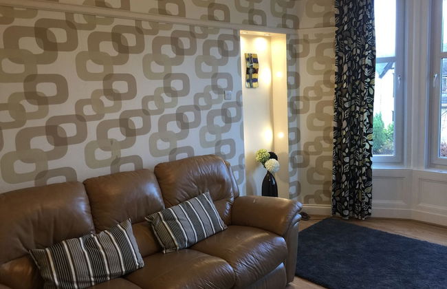 Great location 1 Bedroom Scotstoun Flat - Photo 5