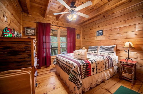 Photo 23 - Bear Necessities-cozy Cabin Beside Briar Creek Fire pit Wifi and pet Friendly