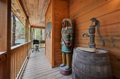 Foto 12 - Bear Necessities-cozy Cabin Beside Briar Creek Fire pit Wifi and pet Friendly