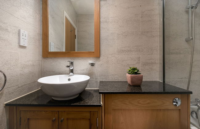 3 Beds 2 Baths Penthouse - Photo 13