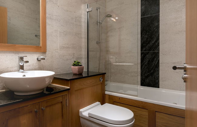 3 Beds 2 Baths Penthouse - Photo 14