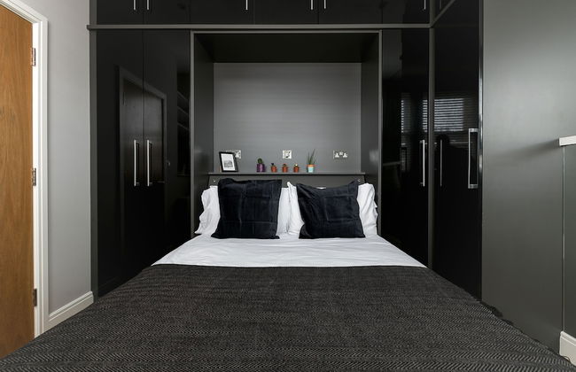 3 Beds 2 Baths Penthouse - Photo 3