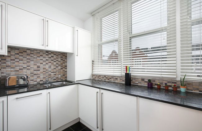 3 Beds 2 Baths Penthouse - Photo 10